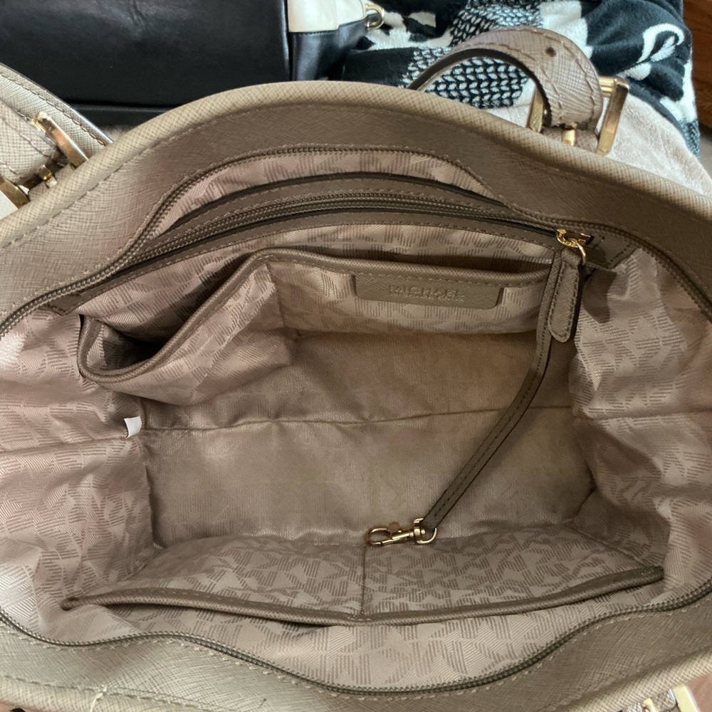 Michael Kors Jet Set Travel Saffiano Leather Tote - Picture 8 of 12